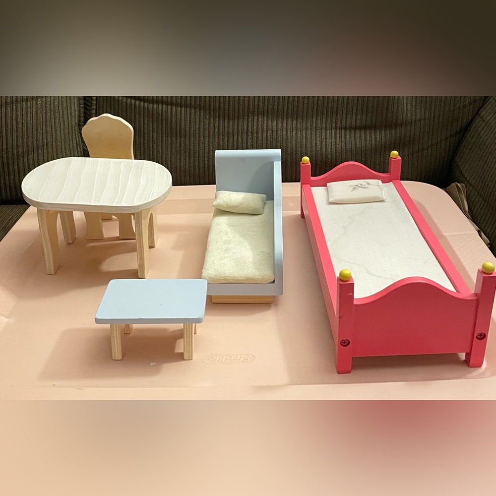 Kidkraft Wood Dollhouse Furniture 5pc Lot Table Chair Lounge Bed Coffee Table